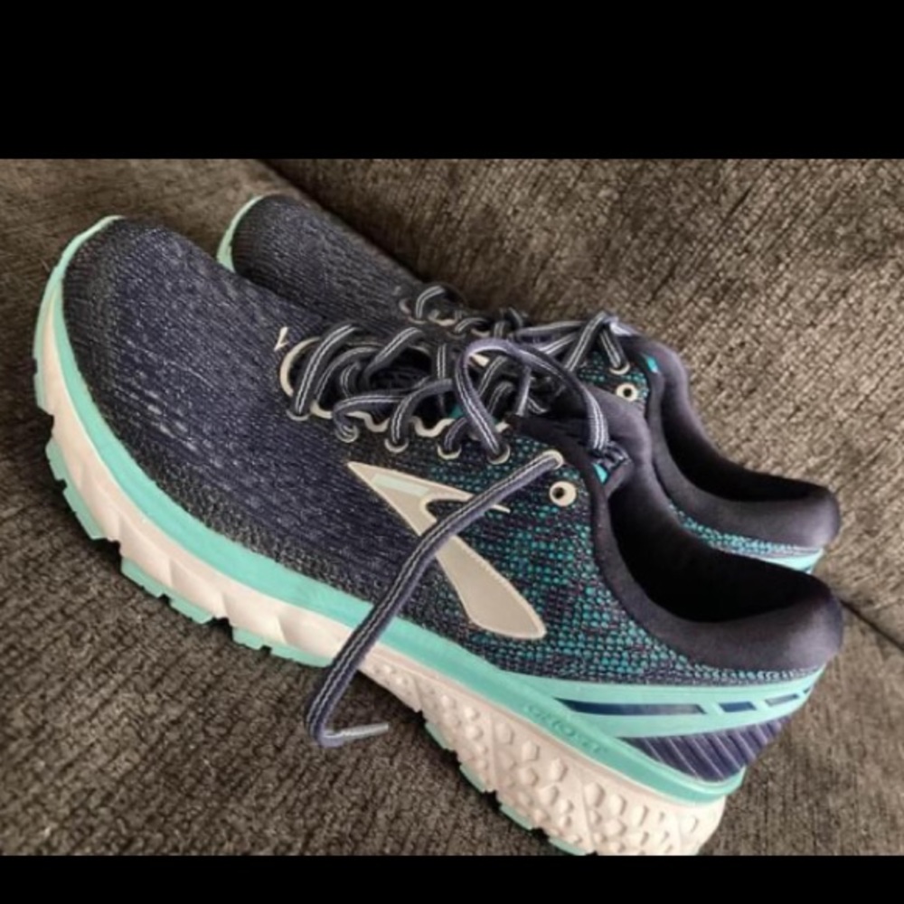 Brooks sneakers size 7